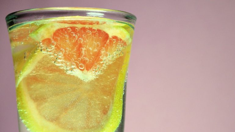 10 prínosov citrónovej vody pre vaše zdravie