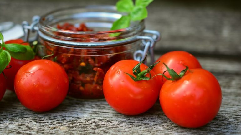 Slané sterilizované paradajky alebo papriky