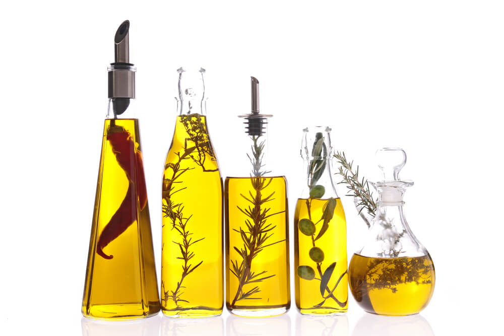 Cesnakový, bazalkový: Takto si urobiť chutné bylinkové oleje